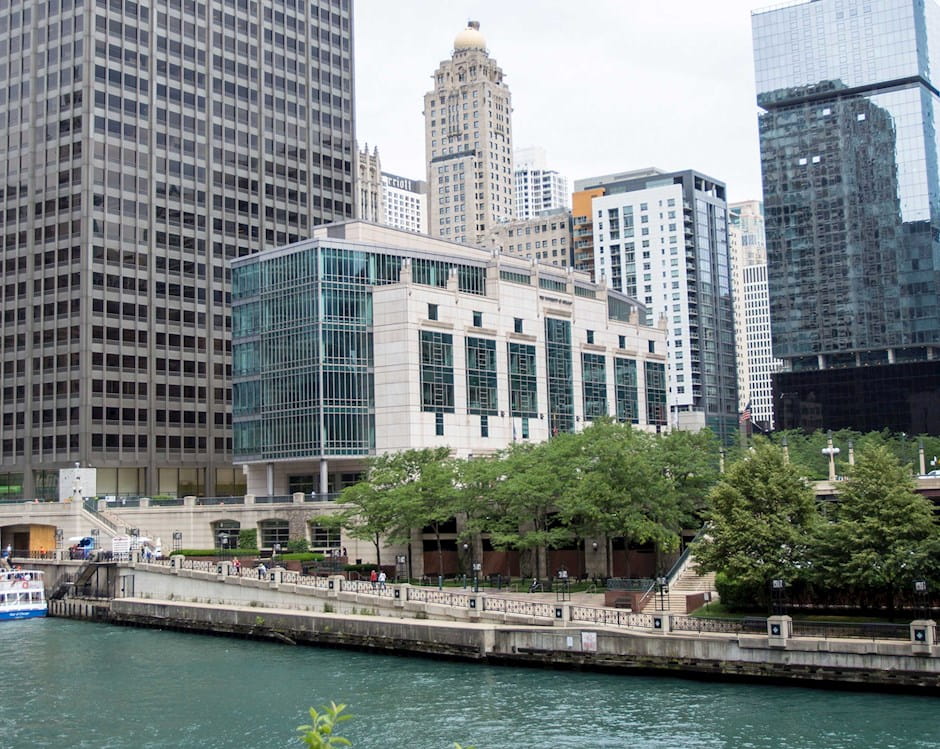 A view of the chicago river from across the street.